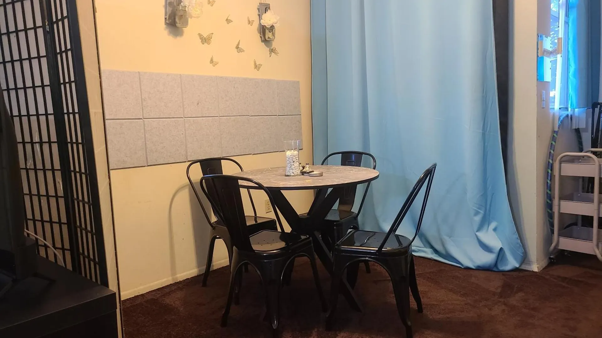 アパート Guest Room In Sherman Oaks With Private Bathroom And Balcony ロサンゼルス