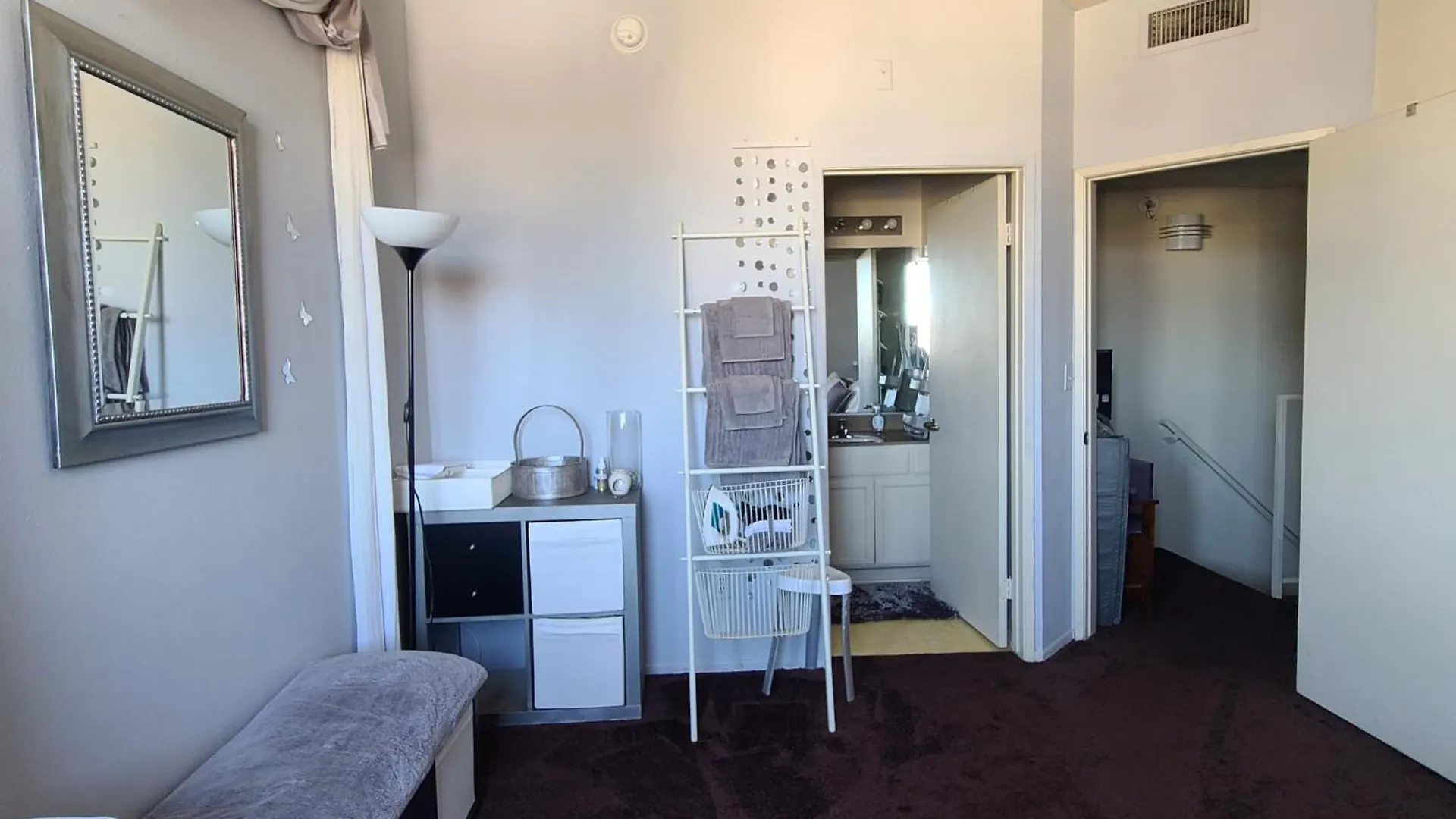 Guest Room In Sherman Oaks With Private Bathroom And Balcony ロサンゼルス 0*,